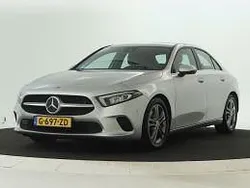 Grijs Gebruikt 2020 Mercedes A200 Style Sedan | € 24.445 (Eerlijke prijs)