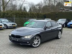 Grijs Gebruikt 2016 BMW 318 Executive Sedan | € 13.950 (Eerlijke prijs)