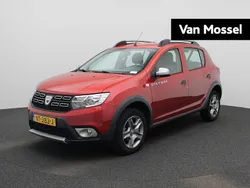 Rood Gebruikt 2017 Dacia Sandero Lauréate Hatchback | € 8.400 (Eerlijke prijs)