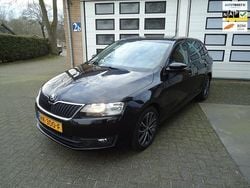 Zwart (metallic) Gebruikt 2015 Skoda Rapid Hatchback | € 11.950 (Eerlijke prijs)