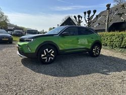 Groen, metallic lak Gebruikt 2021 Opel Mokka SUV | € 18.450 (Eerlijke prijs)