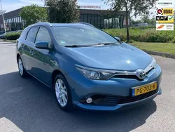 Blauw, metallic lak Gebruikt 2017 Toyota Auris Touring Sports Stationwagen | € 15.950 (Eerlijke prijs)