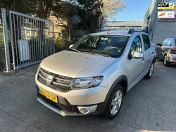 Grijs Gebruikt 2014 Dacia Sandero Lauréate Hatchback | € 4.999 (Eerlijke prijs)