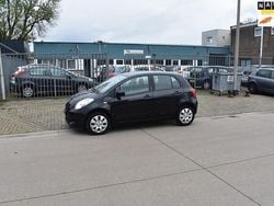 Zwart (metallic) Gebruikt 2006 Toyota Yaris Sol Hatchback | € 4.350 (Eerlijke prijs)