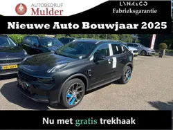 Zwart, metallic lak Nieuw 2025 Lynk & Co 01 SUV | € 34.445 (Eerlijke prijs)