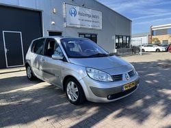 Grijs Gebruikt 2005 Renault Scénic II Luxe MPV | € 650 (Eerlijke prijs)