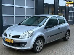 Grijs Gebruikt 2006 Renault Clio II Expression Hatchback | € 1.750 (Eerlijke prijs)