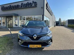 Grijs Gebruikt 2022 Renault Clio V Intens Hatchback | € 13.950 (Eerlijke prijs)
