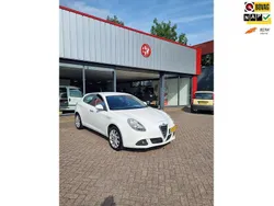 Wit Gebruikt 2011 Alfa Romeo Giulietta Distinctive Hatchback | € 7.150 (Eerlijke prijs)