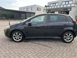 Zwart Gebruikt 2015 Fiat Punto Lounge Hatchback | € 6.499 (Eerlijke prijs)