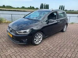 Zwart, andere lak Gebruikt 2017 VW Golf Sportsvan Highline MPV | € 13.250 (Eerlijke prijs)