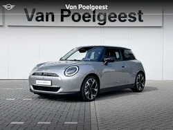 Melting silver iii (licht grijs) Gebruikt 2024 Mini Cooper SE Favoured Hatchback | € 34.900