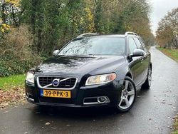 Zwart (metallic) Gebruikt 2011 Volvo V70 Stationwagen | € 8.975 (Eerlijke prijs)