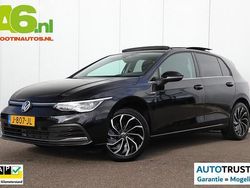 Zwart Gebruikt 2020 VW Golf VIII Style Hatchback | € 19.900 (Eerlijke prijs)