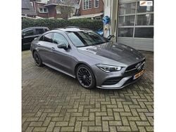 Grijs Gebruikt 2023 Mercedes CLA200 AMG line Sedan | € 36.500 (Goede deal)