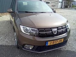 Bruin Gebruikt 2020 Dacia Logan Sedan | € 13.999