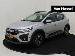 Grijs Gebruikt 2024 Dacia Sandero Essentiel Hatchback | € 18.925 (Iets duurder)