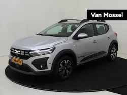 Grijs Gebruikt 2024 Dacia Sandero Essentiel Hatchback | € 20.425 (Eerlijke prijs)