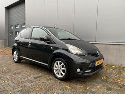 Zwart Gebruikt 2014 Toyota Aygo Hatchback | € 3.999 (Iets duurder)