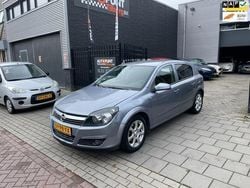 Grijs Gebruikt 2005 Opel Astra Enjoy Hatchback | € 1.499 (Eerlijke prijs)