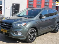 Groen, metallic lak Gebruikt 2017 Ford Kuga ST-Line SUV | € 13.450 (Goede deal)