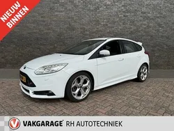 Wit Gebruikt 2012 Ford Focus ST Hatchback | € 13.999 (Eerlijke prijs)