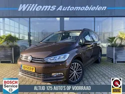 Bruin, metallic lak Gebruikt 2016 VW Touran Comfortline MPV | € 19.250 (Eerlijke prijs)