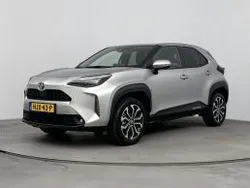 Shimmering silver metallic (zilver metallic) Gebruikt 2022 Toyota Yaris Cross Edition SUV | € 26.445 (Goede deal)
