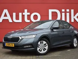 Grijs, metallic lak Gebruikt 2021 Skoda Octavia Business Line Hatchback | € 15.450 (Eerlijke prijs)