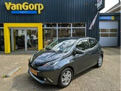 Grijs Gebruikt 2017 Toyota Aygo X-play Hatchback | € 7.595 (Iets duurder)