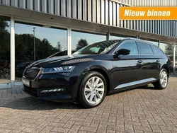 Zwart, andere lak Gebruikt 2020 Skoda Superb Business Line Stationwagen | € 27.945 (Eerlijke prijs)