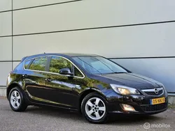 Zwart Gebruikt 2010 Opel Astra Sport Hatchback | € 3.950 (Eerlijke prijs)