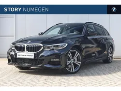 Zwart Gebruikt 2022 BMW 330e Comfort Edition Stationwagen | € 36.950 (Goede deal)