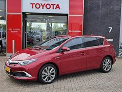 Rood Gebruikt 2017 Toyota Auris Hybrid Edition Hatchback | € 16.400 (Eerlijke prijs)