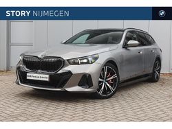 Grijs Gebruikt 2025 BMW 550e M Sport Stationwagen | € 90.950 (Eerlijke prijs)