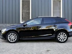 Zwart Gebruikt 2019 Volvo V40 CC Stationwagen | € 19.950 (Eerlijke prijs)