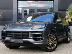 Grijs, metallic lak Gebruikt 2024 Porsche Cayenne SUV | € 109.950