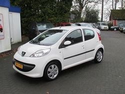 Wit Gebruikt 2006 Peugeot 107 Hatchback | € 3.695 (Eerlijke prijs)
