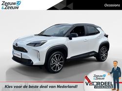 Platinum pearl white met zwart dak Gebruikt 2023 Toyota Yaris Hybrid Sport SUV | € 29.950 (Duur)