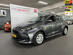 Grijs Gebruikt 2023 Toyota Yaris Hybrid Active Hatchback | € 20.950 (Eerlijke prijs)