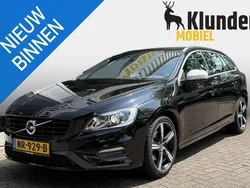 Zwart, metallic lak Gebruikt 2017 Volvo V60 R-Design Stationwagen | € 20.950 (Eerlijke prijs)