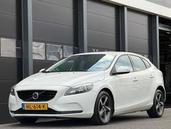 Wit Gebruikt 2015 Volvo V40 Hatchback | € 4.450 (Eerlijke prijs)