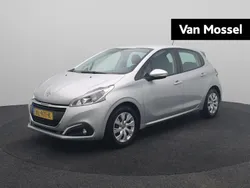 Grijs, metallic lak Gebruikt 2017 Peugeot 208 Hatchback | € 8.440 (Eerlijke prijs)