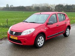 Rood Gebruikt 2011 Dacia Sandero Ambiance Hatchback | € 3.350 (Eerlijke prijs)
