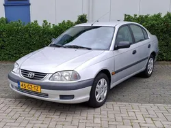 Grijs Gebruikt 2001 Toyota Avensis Sol Sedan | € 3.750
