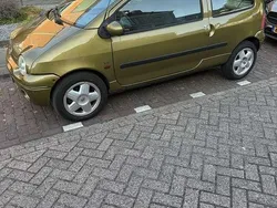Zwart Gebruikt 2003 Renault Twingo Initiale Hatchback | € 950 (Eerlijke prijs)