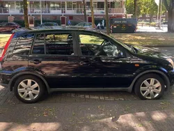 Zwart Gebruikt 2006 Ford Fusion Futura MPV | € 2.850 (Eerlijke prijs)