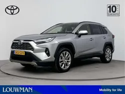 Grijs, metallic lak Gebruikt 2024 Toyota RAV4 Executive SUV | € 47.945 (Eerlijke prijs)