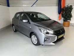 Grijs, metallic lak Gebruikt 2021 Mitsubishi Space Star Hatchback | € 9.950 (Eerlijke prijs)