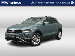 Blauw Gebruikt 2023 VW T-Roc Life SUV | € 28.950 (Goede deal)